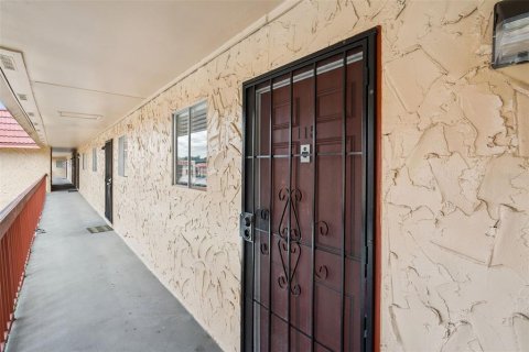 Condo in Orlando, Florida, 2 bedrooms № 2383470 - photo 3