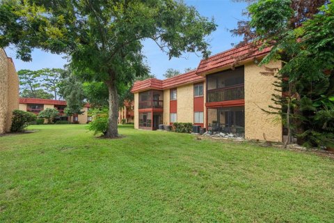 Condo in Orlando, Florida, 2 bedrooms № 2383470 - photo 26