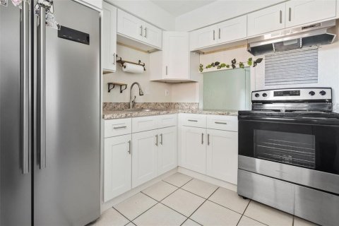Condo in Orlando, Florida, 2 bedrooms № 2383470 - photo 14