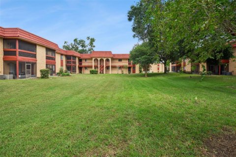 Condo in Orlando, Florida, 2 bedrooms № 2383470 - photo 27