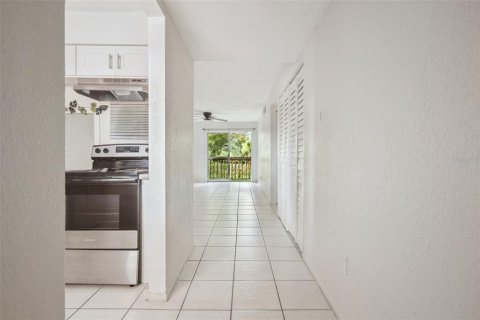 Condo in Orlando, Florida, 2 bedrooms № 2383470 - photo 5