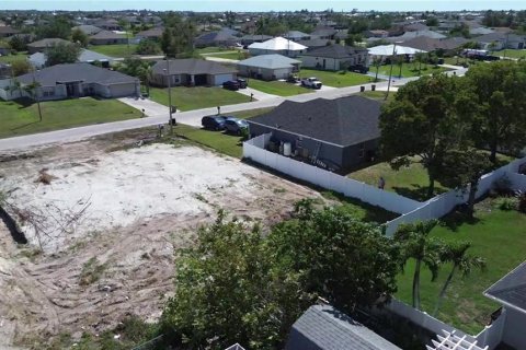 Commercial property in Cape Coral, Florida № 2252383 - photo 1