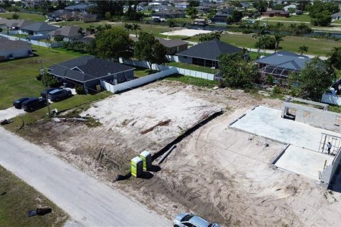Commercial property in Cape Coral, Florida № 2252383 - photo 3