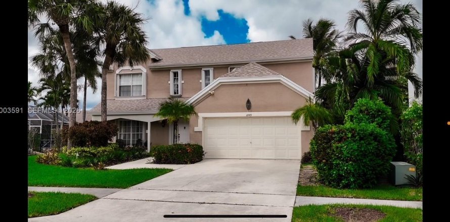 House in Boca Raton, Florida 4 bedrooms, 226.68 sq.m. № 2068667