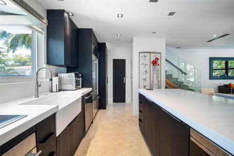 Condominio en venta en Miami Beach, Florida, 4 dormitorios, 200.95 m2 № 1749931 - foto 11