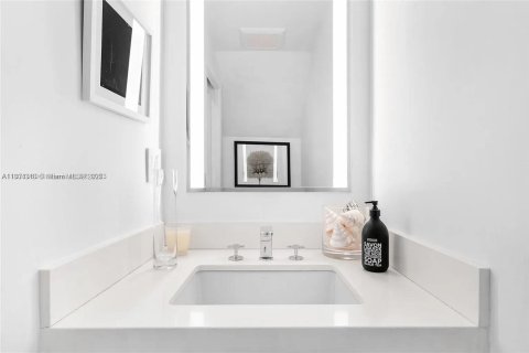 Condominio en venta en Miami Beach, Florida, 4 dormitorios, 200.95 m2 № 1749931 - foto 13