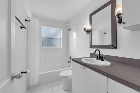 Immobilier commercial à vendre à Orlando, Floride: 4 chambres, 145.67 m2 № 2369084 - photo 5