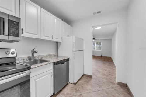 Immobilier commercial à vendre à Orlando, Floride: 4 chambres, 145.67 m2 № 2369084 - photo 12