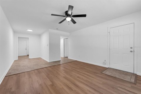 Immobilier commercial à vendre à Orlando, Floride: 4 chambres, 145.67 m2 № 2369084 - photo 11
