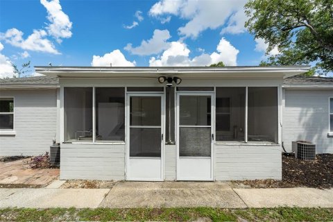 Immobilier commercial à vendre à Orlando, Floride: 4 chambres, 145.67 m2 № 2369084 - photo 6