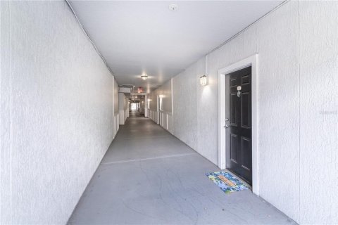 Condo in Orlando, Florida, 2 bedrooms  № 2196529 - photo 12