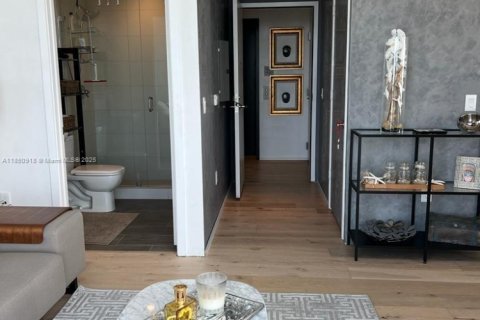 Condominio en alquiler en Miami, Florida, 1 dormitorio, 87.7 m2 № 1961701 - foto 6