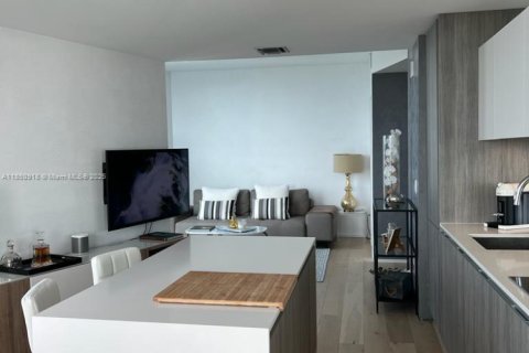 Condominio en alquiler en Miami, Florida, 1 dormitorio, 87.7 m2 № 1961701 - foto 5