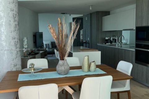 Condominio en alquiler en Miami, Florida, 1 dormitorio, 87.7 m2 № 1961701 - foto 3