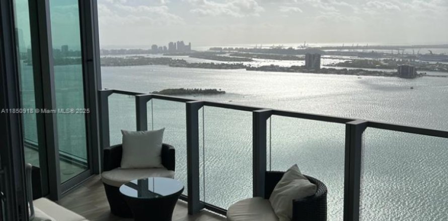 Condominio en Miami, Florida, 1 dormitorio  № 1961701