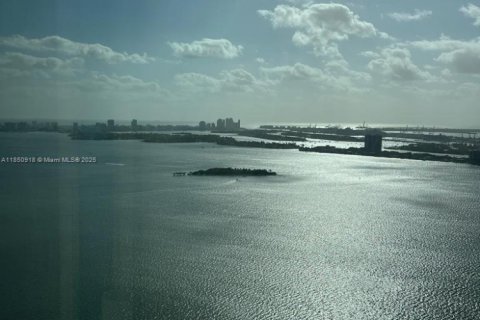 Condominio en alquiler en Miami, Florida, 1 dormitorio, 87.7 m2 № 1961701 - foto 8