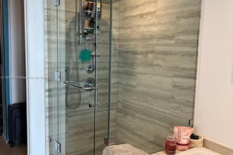 Condominio en alquiler en Miami, Florida, 1 dormitorio, 87.7 m2 № 1961701 - foto 12