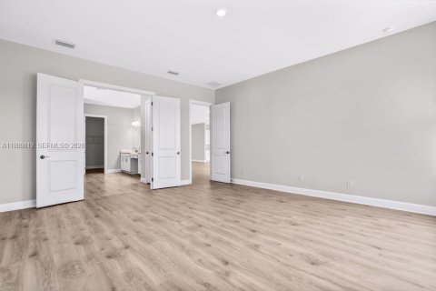 House in Punta Gorda, Florida 3 bedrooms № 2050537 - photo 12