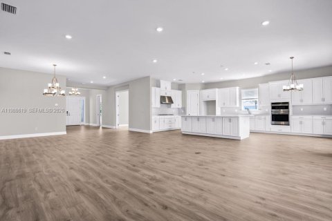 House in Punta Gorda, Florida 3 bedrooms № 2050537 - photo 2