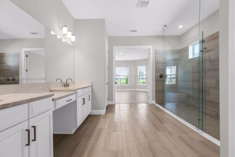 House in Punta Gorda, Florida 3 bedrooms № 2050537 - photo 15