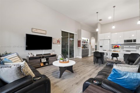 Купить виллу или дом в Пемброк-Пайнс, Флорида 3 спальни, 224.27м2, № 1991076 - фото 19