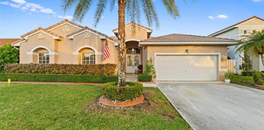 Дом в Пемброк-Пайнс, Флорида 3 спальни, 224.27м2 № 1991076