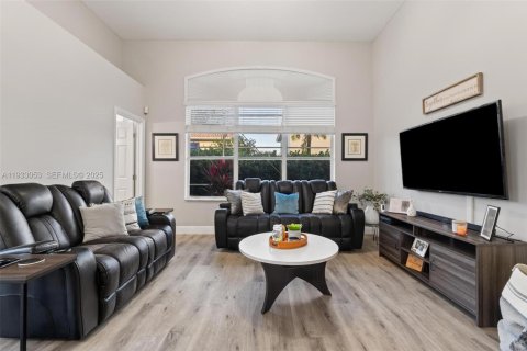 Купить виллу или дом в Пемброк-Пайнс, Флорида 3 спальни, 224.27м2, № 1991076 - фото 18