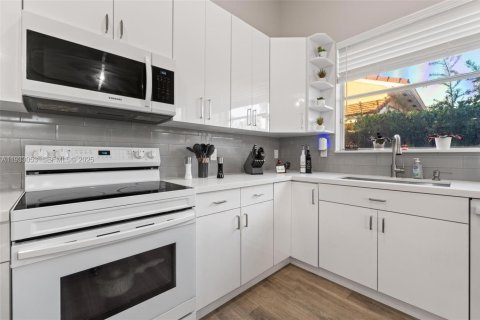 Купить виллу или дом в Пемброк-Пайнс, Флорида 3 спальни, 224.27м2, № 1991076 - фото 15