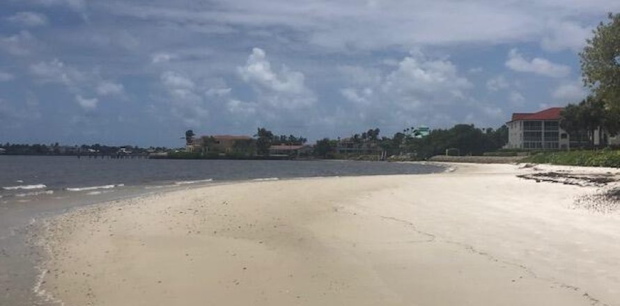 Condominio en Hypoluxo, Florida, 2 dormitorios № 1065571