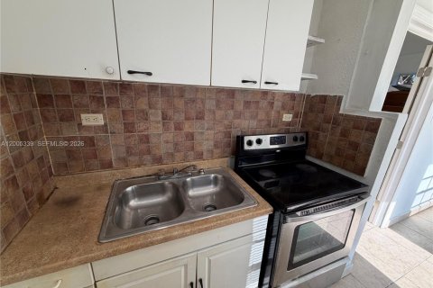 Снять в аренду квартиру в Холливуд, Флорида 1 спальня, 37.16м2, № 2091235 - фото 7