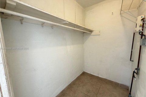 Снять в аренду квартиру в Холливуд, Флорида 1 спальня, 37.16м2, № 2091235 - фото 10