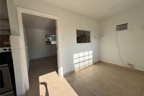 Снять в аренду квартиру в Холливуд, Флорида 1 спальня, 37.16м2, № 2091235 - фото 3