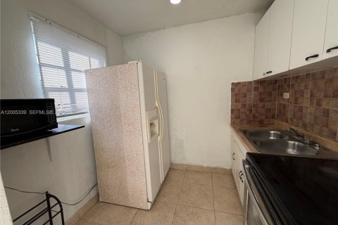 Снять в аренду квартиру в Холливуд, Флорида 1 спальня, 37.16м2, № 2091235 - фото 19