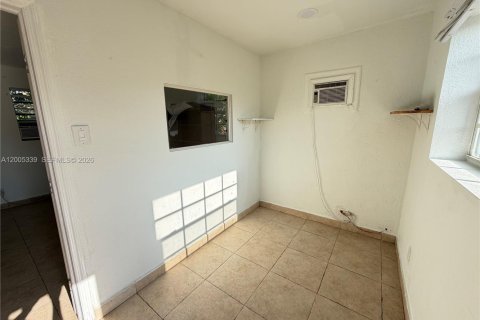 Снять в аренду квартиру в Холливуд, Флорида 1 спальня, 37.16м2, № 2091235 - фото 4
