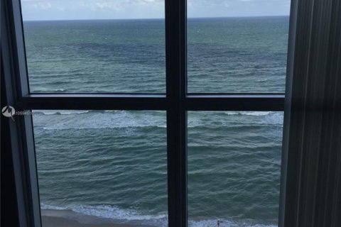 Condo in Hollywood, Florida, 2 bedrooms  № 2038095 - photo 9