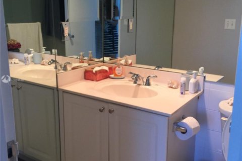 Condo in Hollywood, Florida, 2 bedrooms  № 2038095 - photo 13