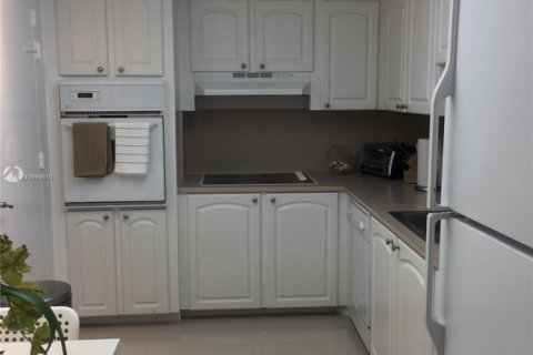 Condo in Hollywood, Florida, 2 bedrooms  № 2038095 - photo 15