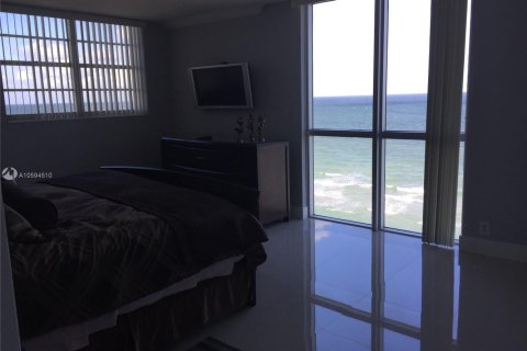 Condo in Hollywood, Florida, 2 bedrooms  № 2038095 - photo 7