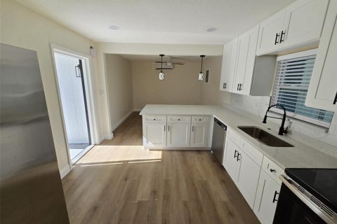 Appartement à louer à Tavares, Floride: 2 chambres, 57.97 m2 № 1865877 - photo 5