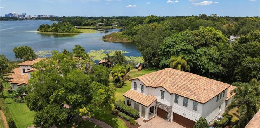 Casa en Orlando, Florida 5 dormitorios, 354.42 m2 № 2144138