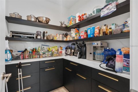Casa en venta en Orlando, Florida, 5 dormitorios, 354.42 m2 № 2144138 - foto 8