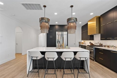 Casa en venta en Orlando, Florida, 5 dormitorios, 354.42 m2 № 2144138 - foto 7