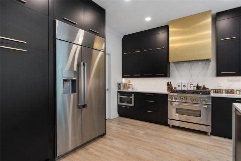 Casa en venta en Orlando, Florida, 5 dormitorios, 354.42 m2 № 2144138 - foto 5