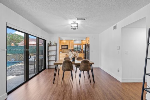 Casa en venta en Miami, Florida, 3 dormitorios, 154.96 m2 № 1848953 - foto 17