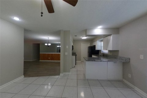 Villa ou maison à louer à Tampa, Floride: 4 chambres, 155.33 m2 № 2386700 - photo 4