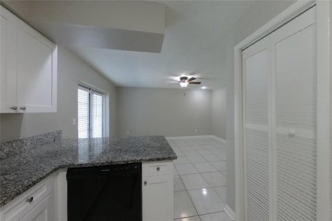 Villa ou maison à louer à Tampa, Floride: 4 chambres, 155.33 m2 № 2386700 - photo 15
