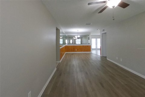 Villa ou maison à louer à Tampa, Floride: 4 chambres, 155.33 m2 № 2386700 - photo 2