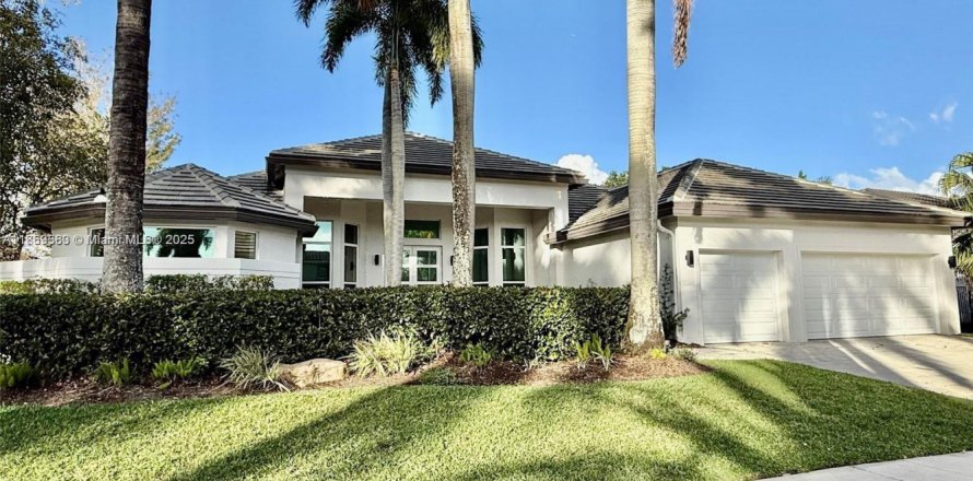 House in Weston, Florida 5 bedrooms, 337.79 sq.m. № 1895375
