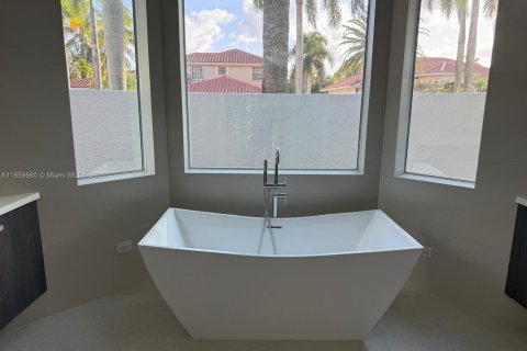 Casa en venta en Weston, Florida, 5 dormitorios, 337.79 m2 № 1895375 - foto 10