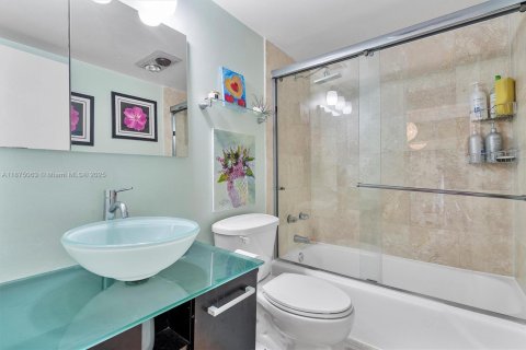 Copropriété à louer à Hallandale Beach, Floride: 1 chambre, 80.82 m2 № 1926205 - photo 8